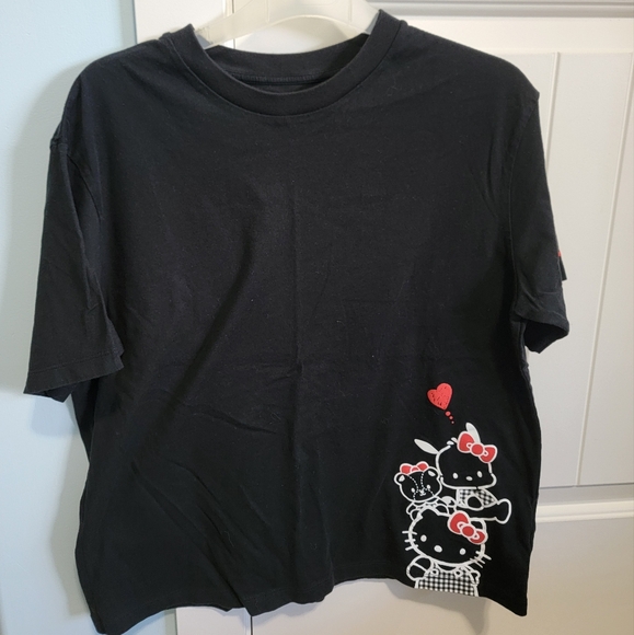 Sanrio Hello Kitty x Uniqlo Graphic Tee Collab - Picture 1 of 4